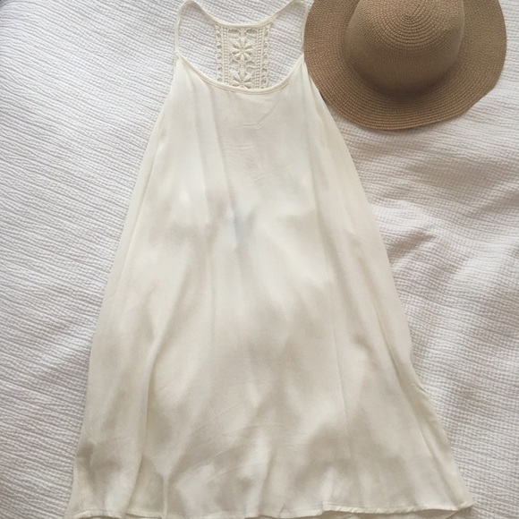 White/cream dress with lace back detailing - Picture 1 of 4